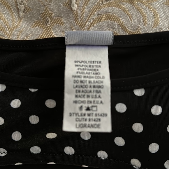 Cozy Collection Black/White polka dot cold shoulder tunic, never worn! Size Lg. - Picture 4 of 4